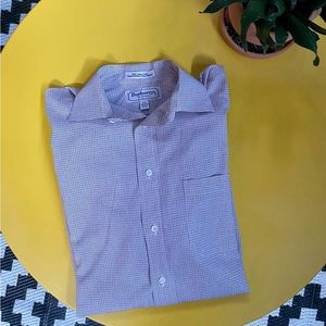 Great condition Burberry men’s dress shirt.